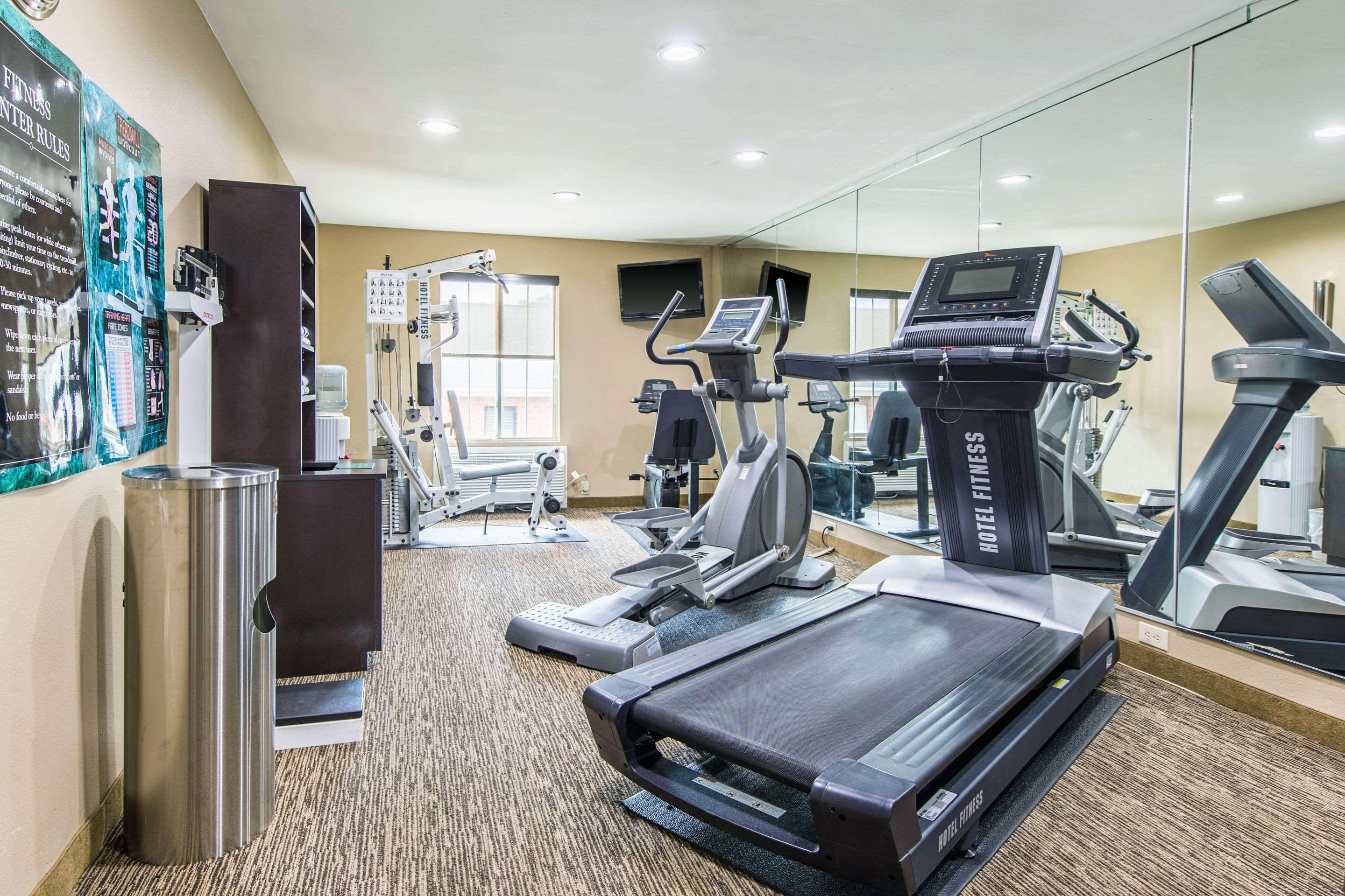Comfort Inn & Suites Greenwood Near University Bagian luar foto