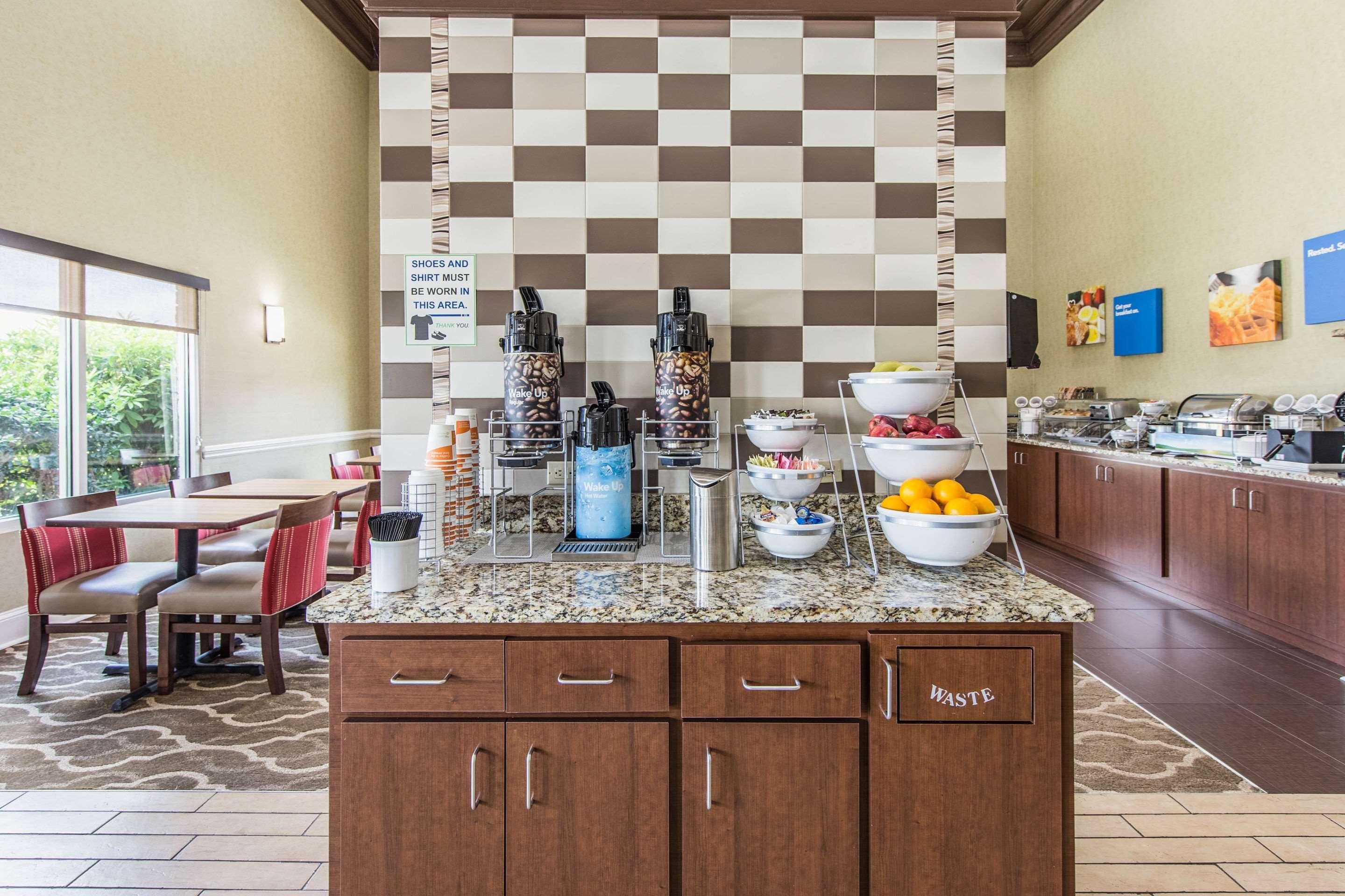 Comfort Inn & Suites Greenwood Near University Bagian luar foto